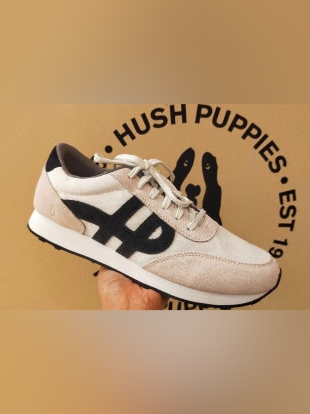 Hush Puppies Seventy8 Sneaker White & Black Size 8
Retro Style 70s 80s